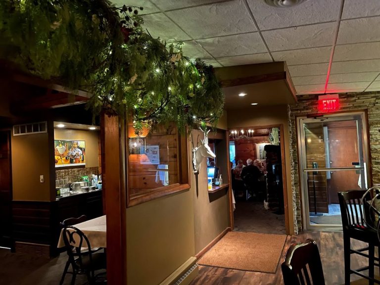 pinewood supper club mosinee 768x576