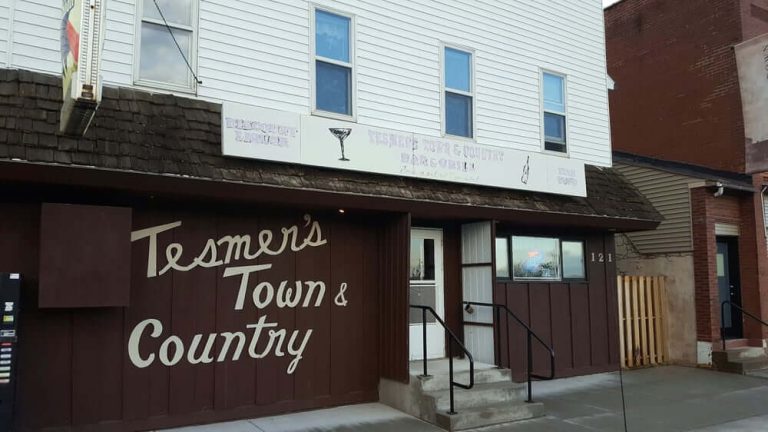 curtiss tesmers town country bar exterior 768x432