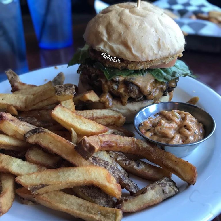 black blue burger blue heron marshfield restaurant 768x768