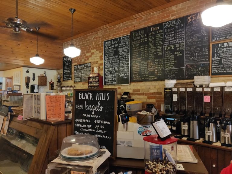 daily grind marshfield wi coffee shop 768x576