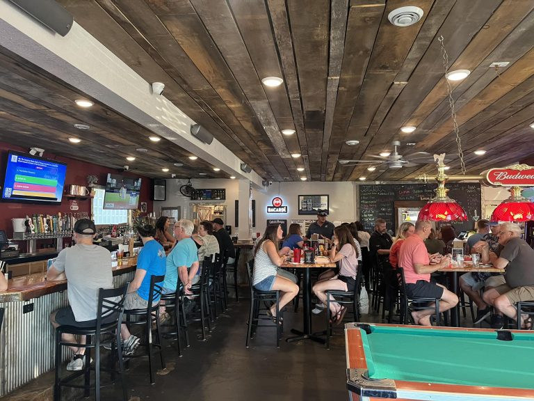 pour choices marshfield restaurant interior 768x576