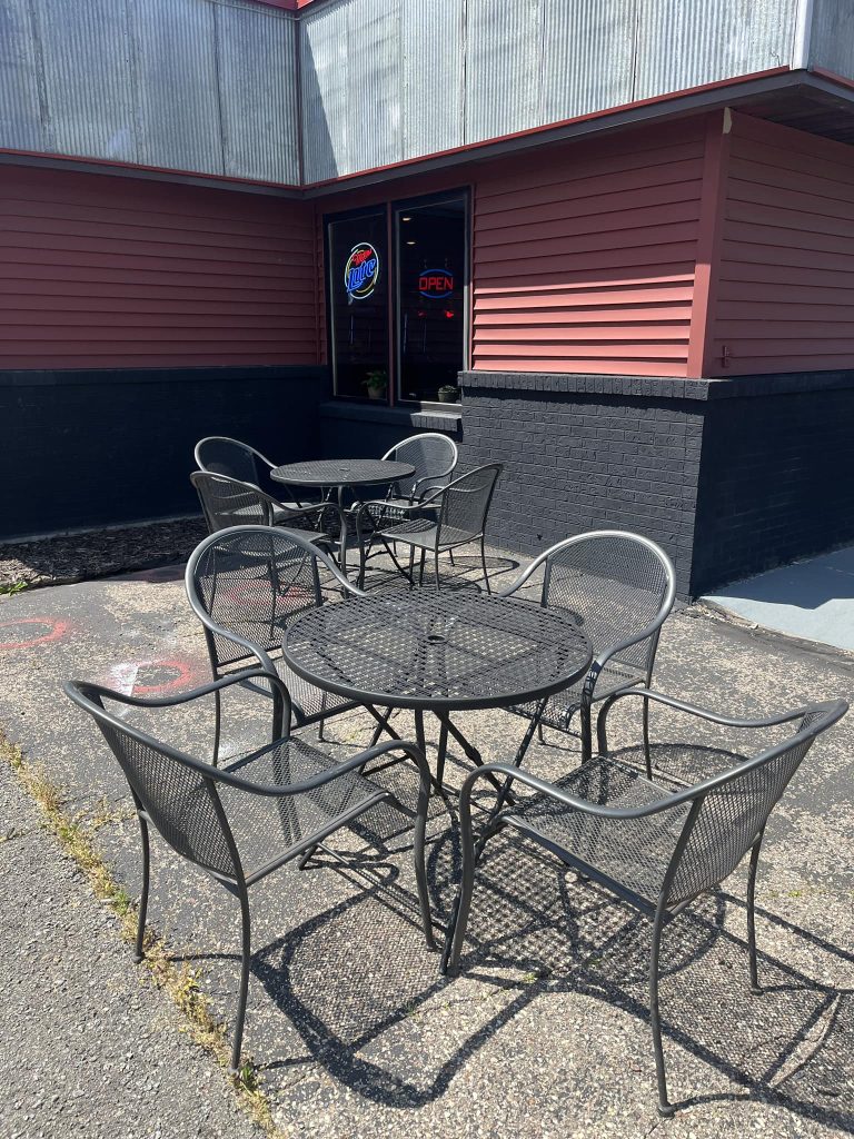 pour choices marshfield restaurant outdoor seating 768x1024