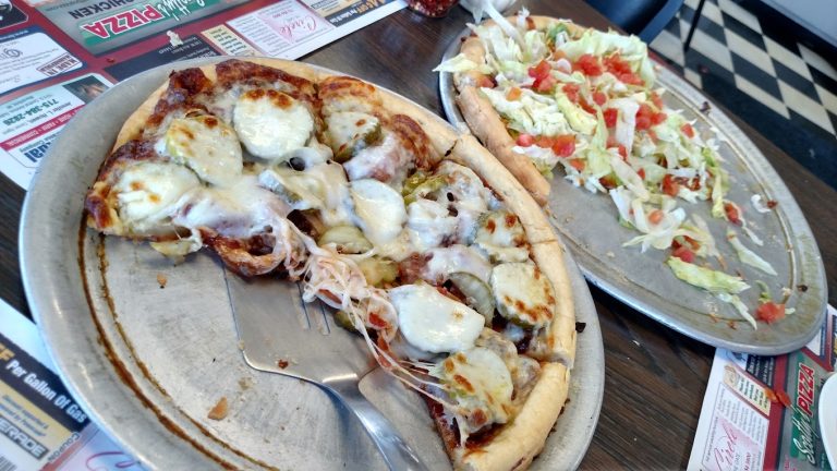 scottys pizza chicken restaurant marshfield wi 768x432