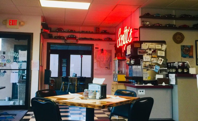 scottys pizza chicken restaurant marshfield wi inside 768x472