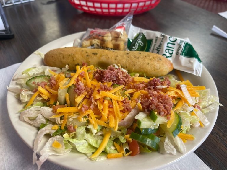 scottys pizza chicken restaurant marshfield wi salads 768x576